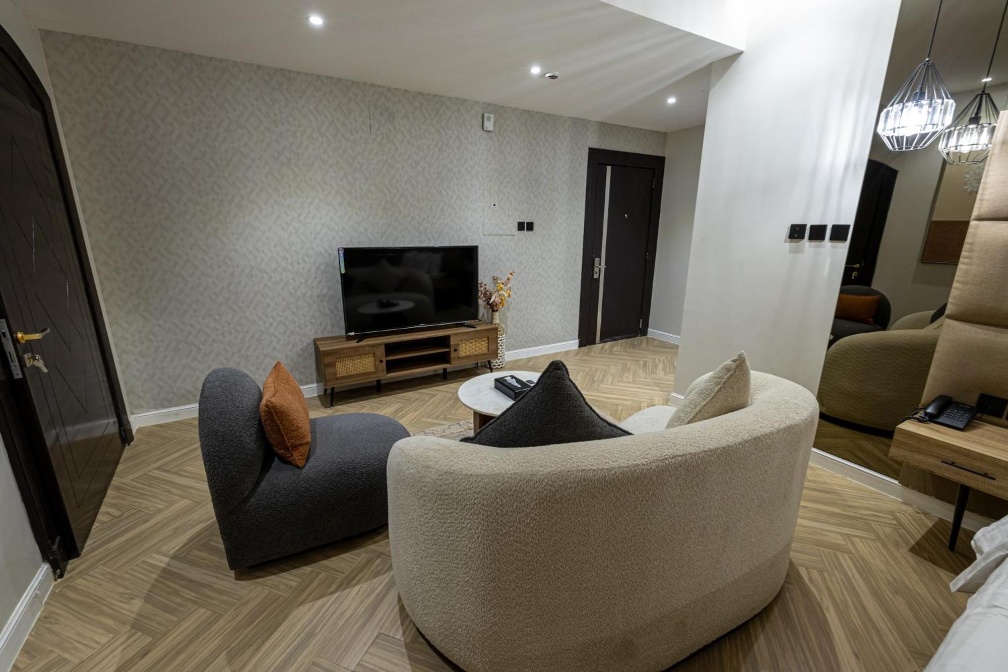 ال متعب سويتس المرسلات Aparthotel Riyadh Exterior photo